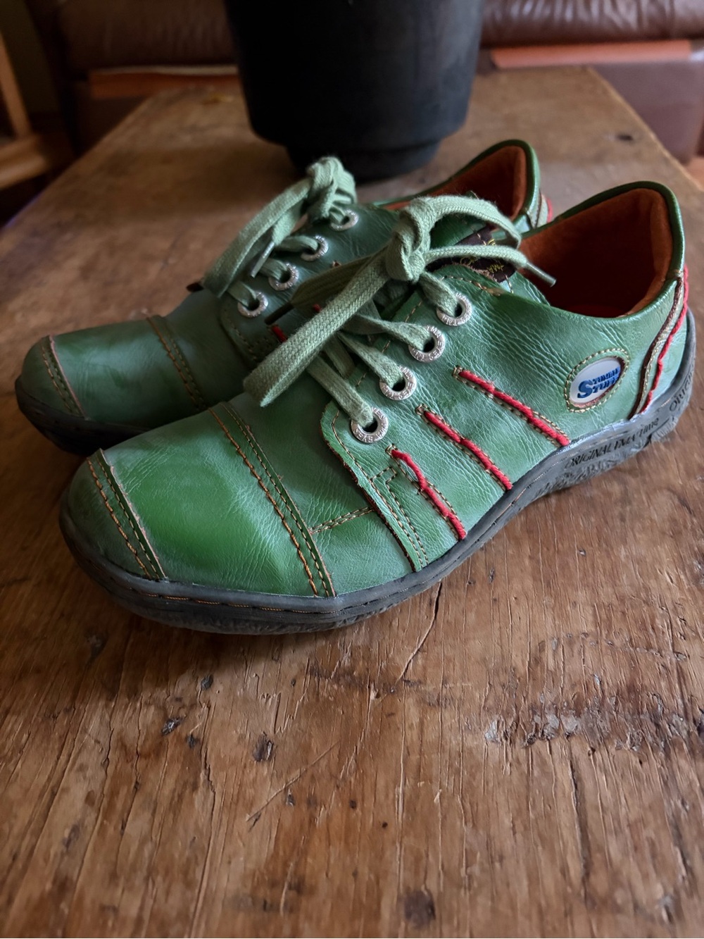 Groovy Glides Green Ladies Casual Leather Lace-Up Shoes